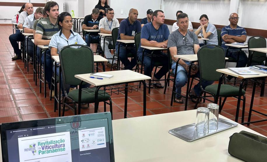 Programa de revitalização da viticultura promove capacitação de 60 técnicos em Ibiporã