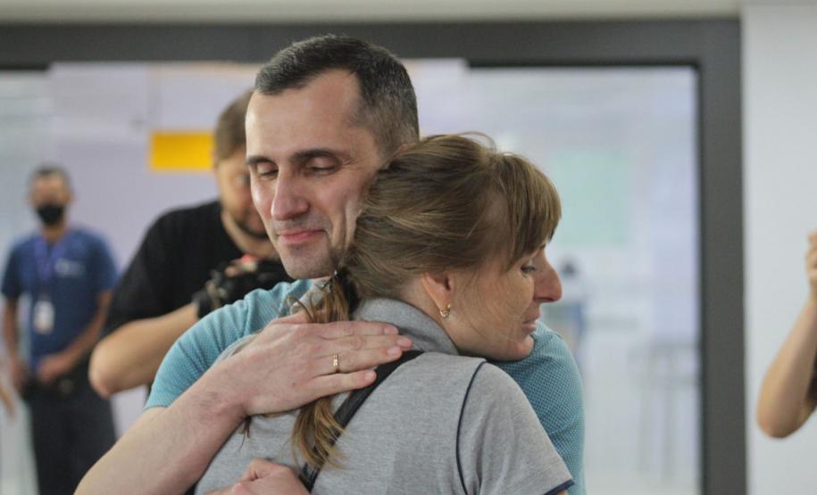 Chegada de mais um pesquisador ucraniano é marcada por muita emoção, em Foz do Iguaçu