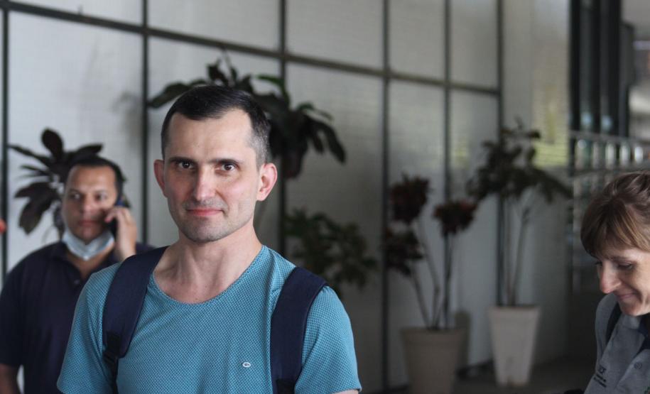 Chegada de mais um pesquisador ucraniano é marcada por muita emoção, em Foz do Iguaçu