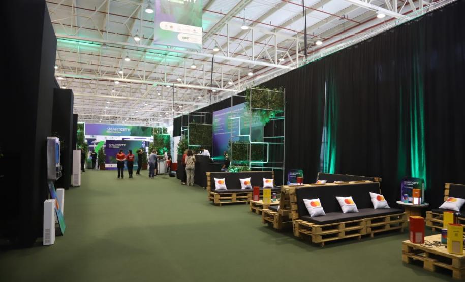 Governo do Paraná leva palestrantes e expõe serviços na Smart City Expo Curitiba 2023