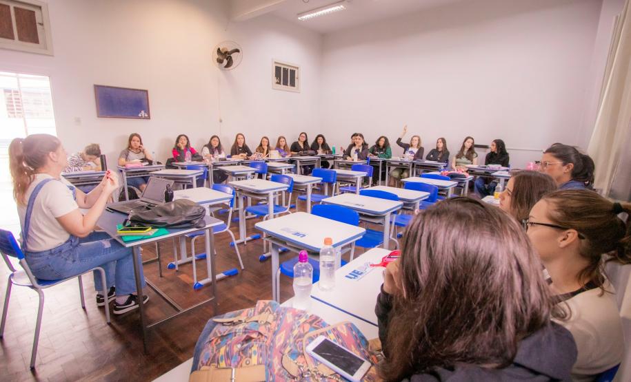 Ciência revolucionária: no Paraná, mulheres são maioria no sistema de ensino superior