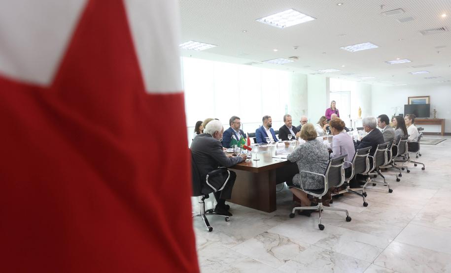 Paraná discute parcerias com Canadá em educação, agricultura e desenvolvimento sustentável