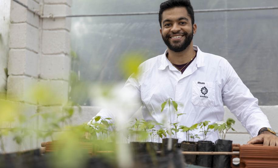 Projeto da UEM aproveita bagaço de cana-de-açúcar para aumentar produção de etanol