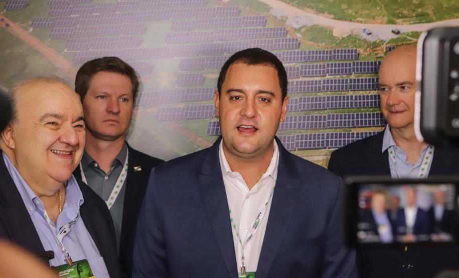 Estado deve trabalhar com setor privado para levar inovação às cidades, afirma governador