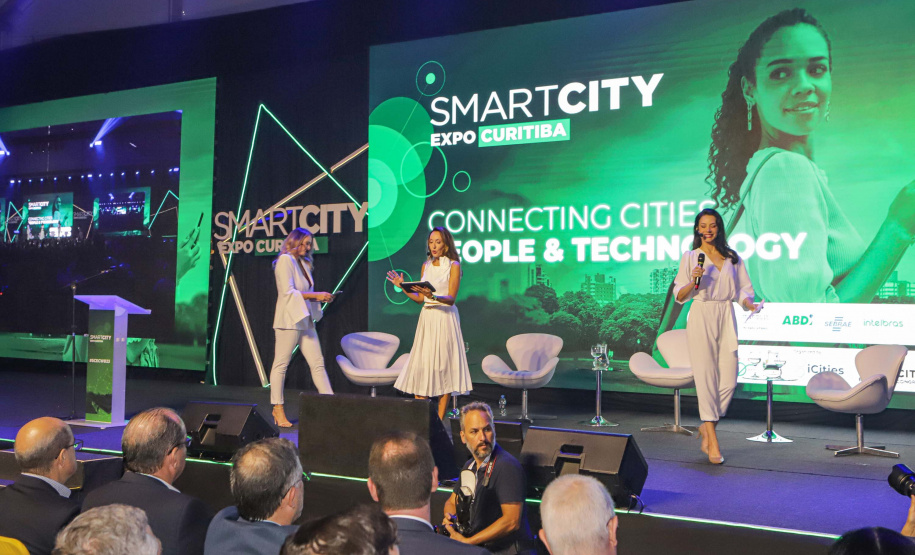 Estado deve trabalhar com setor privado para levar inovação às cidades, afirma governador