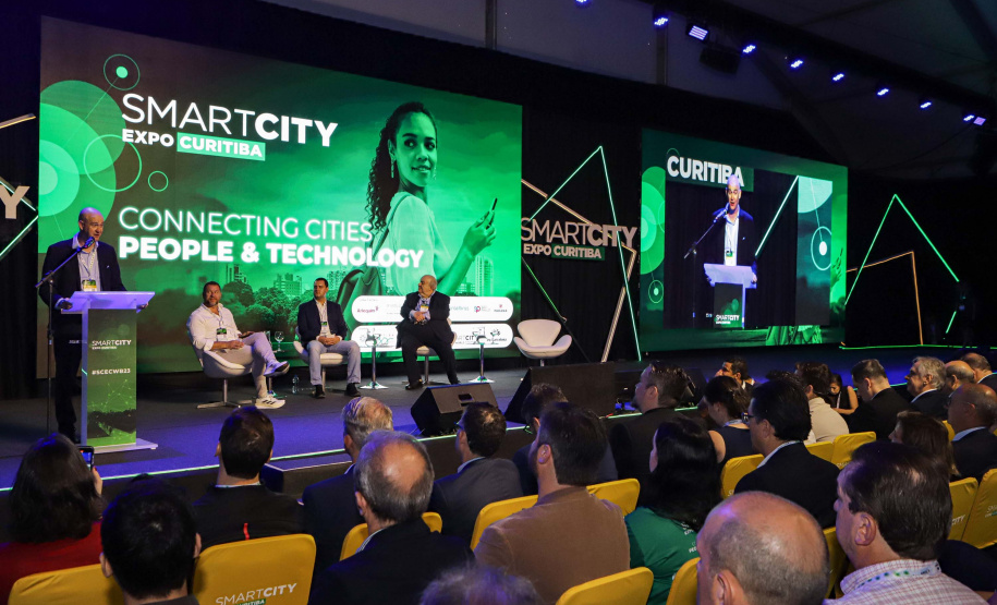 Estado deve trabalhar com setor privado para levar inovação às cidades, afirma governador