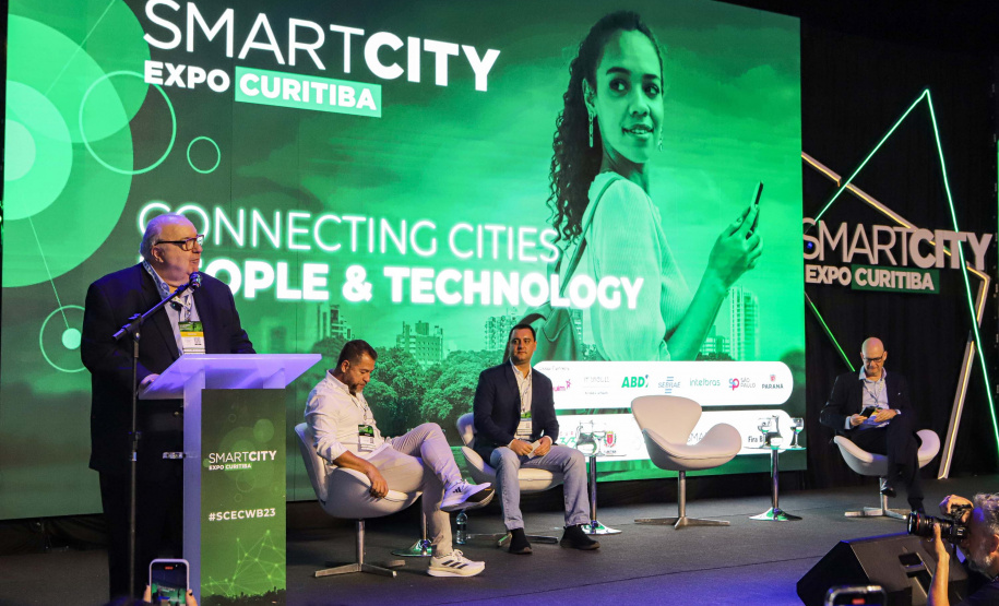 Estado deve trabalhar com setor privado para levar inovação às cidades, afirma governador