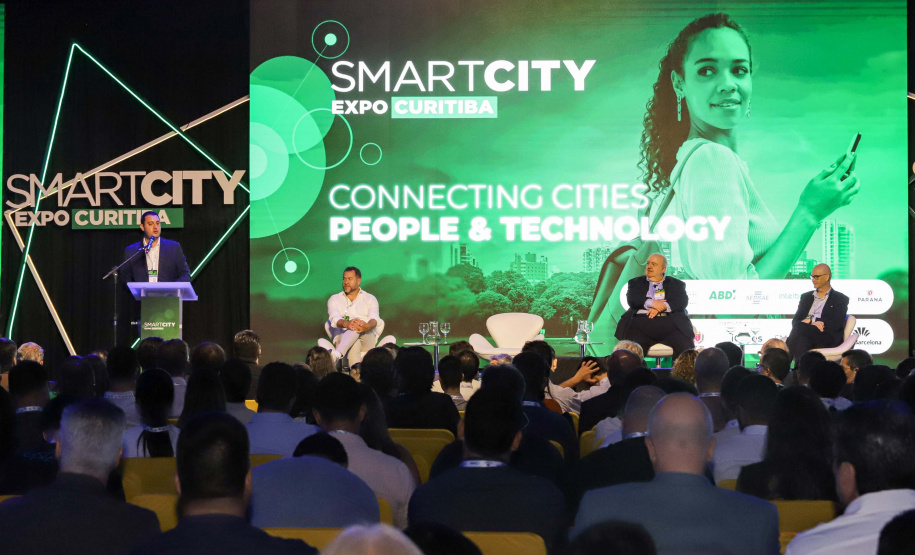 Estado deve trabalhar com setor privado para levar inovação às cidades, afirma governador