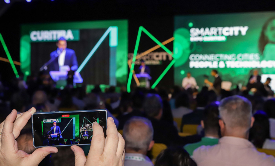 Estado deve trabalhar com setor privado para levar inovação às cidades, afirma governador