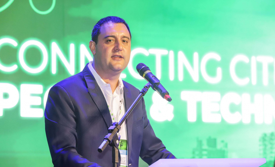 Estado deve trabalhar com setor privado para levar inovação às cidades, afirma governador