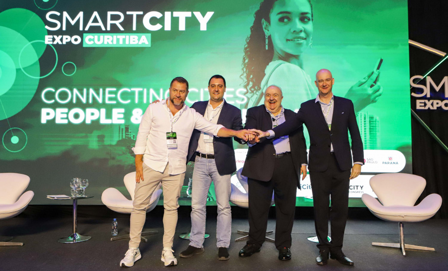 Estado deve trabalhar com setor privado para levar inovação às cidades, afirma governador