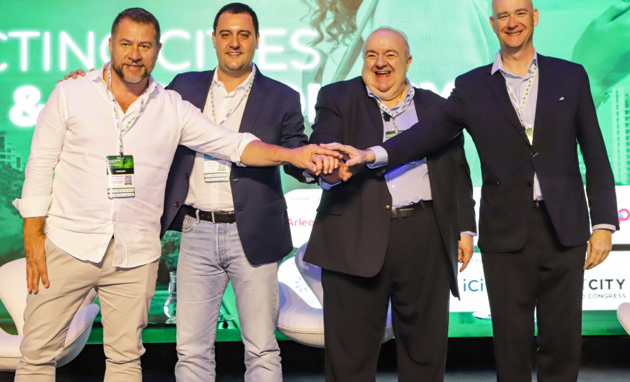 Estado deve trabalhar com setor privado para levar inovação às cidades, afirma governador