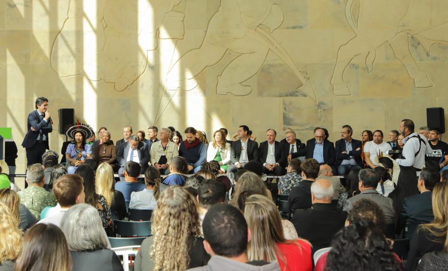 Governador sanciona lei que cria o Conselho dos Povos Indígenas do Paraná