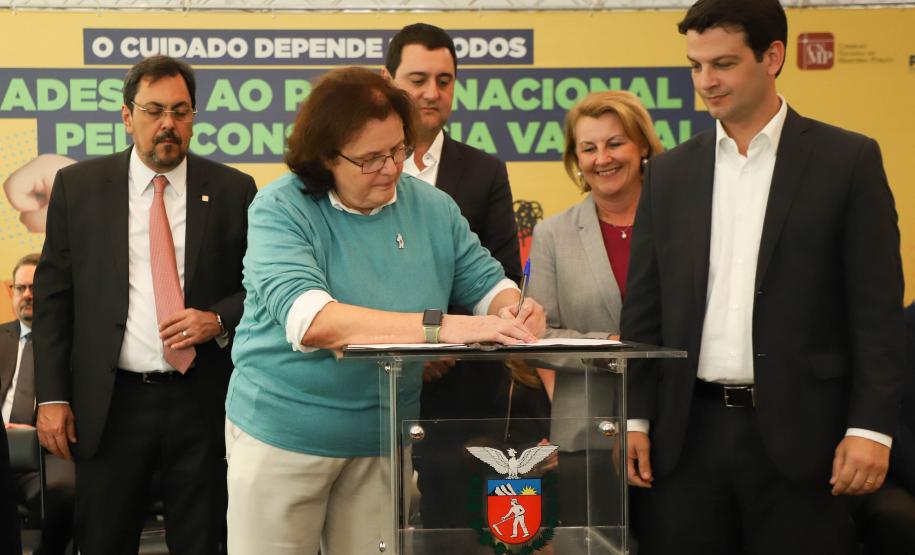 Paraná é o 1º estado a unir todos os Poderes no Pacto Nacional pela Consciência Vacinal