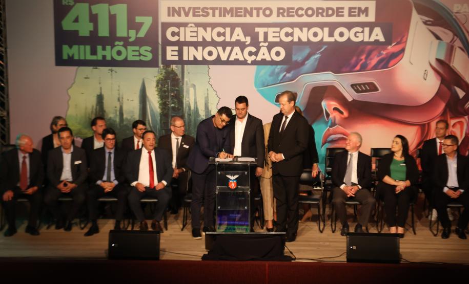 Governador assina decretos que regulamentam a Lei e o Fundo de Inovação do Paraná
