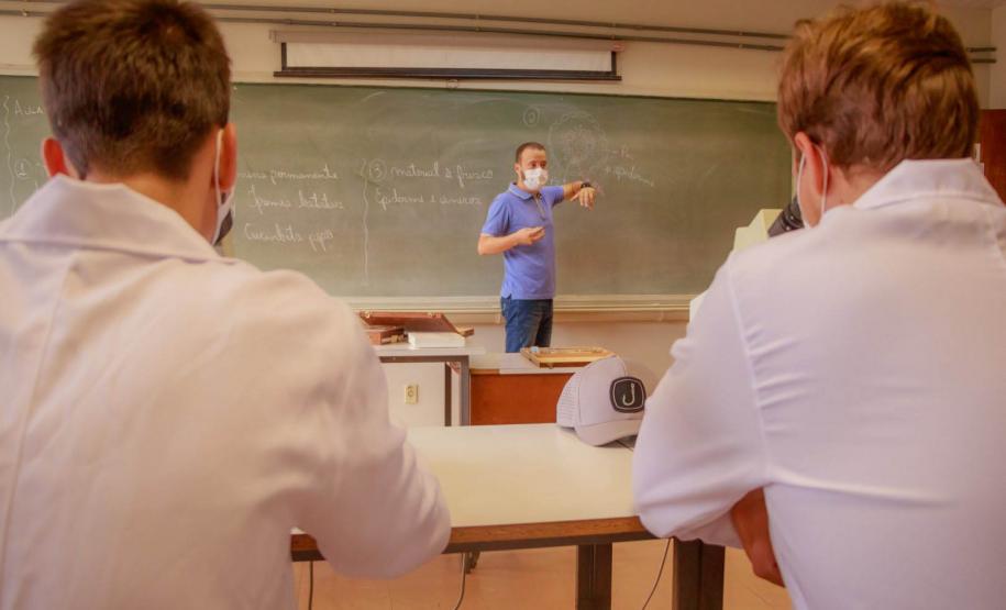 UEPG divulga Processo Seletivo Simplificado para contratar 64 professores colaboradores