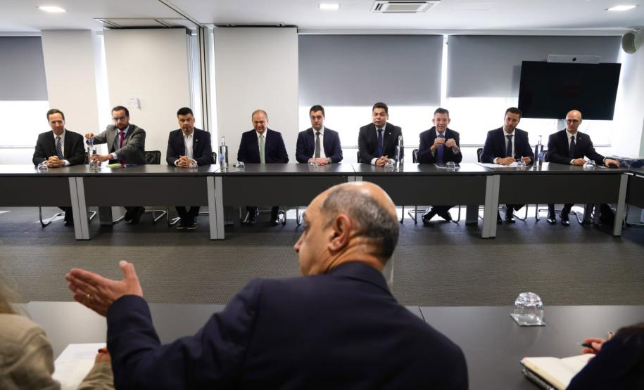 Ratinho Junior se reúne com ministro da Saúde de Portugal para debater tecnologias na área