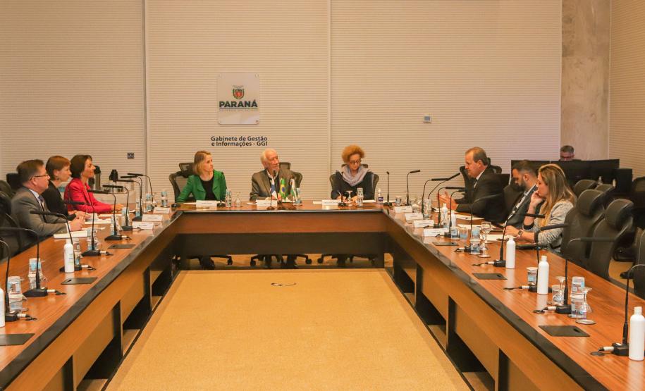 Piana e embaixadora da Finlândia no Brasil alinham parcerias na educação e ensino superior