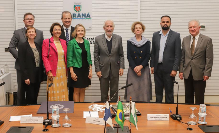 Piana e embaixadora da Finlândia no Brasil alinham parcerias na educação e ensino superior