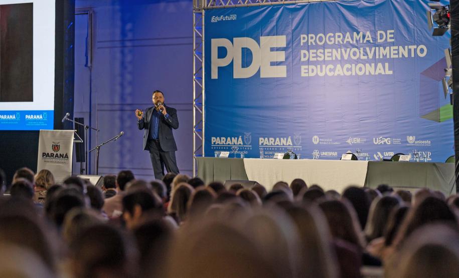 Após seis anos, aula em Foz do Iguaçu marca início do PDE para 2 mil professores da rede estadual