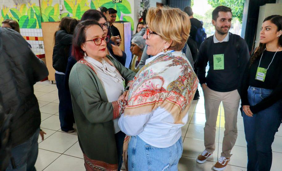 Colégio Helena Kolody, em Cambé, promove acolhida aos estudantes na retomada das aulas