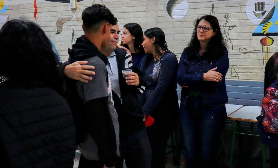 Colégio Helena Kolody, em Cambé, promove acolhida aos estudantes na retomada das aulas