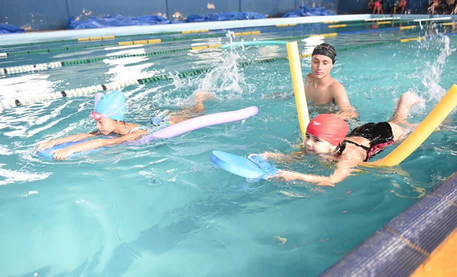 UENP oferta prática esportiva gratuita a mais de 500 crianças e adolescentes de Jacarezinho