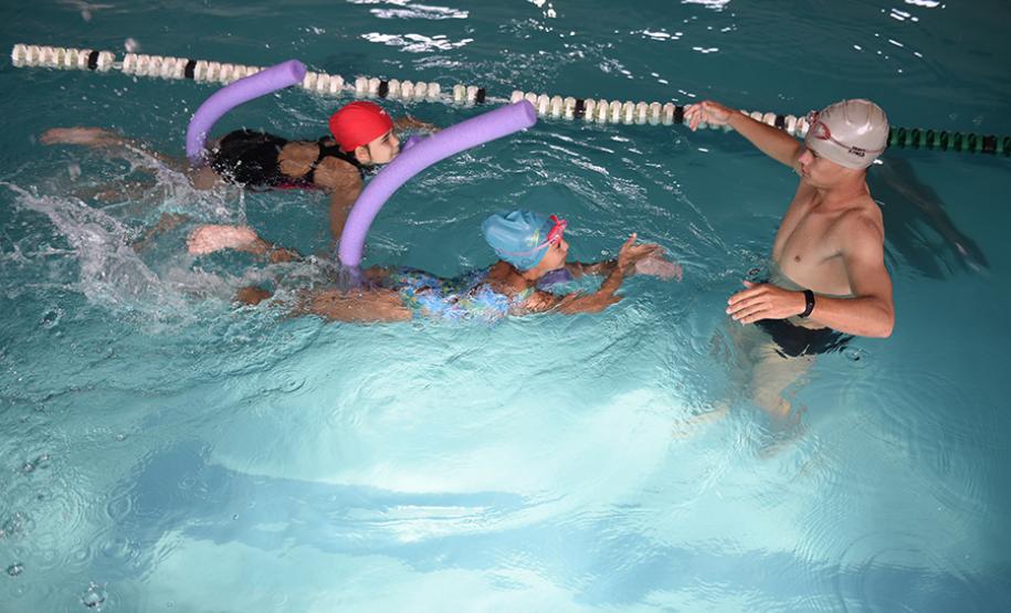 UENP oferta prática esportiva gratuita a mais de 500 crianças e adolescentes de Jacarezinho