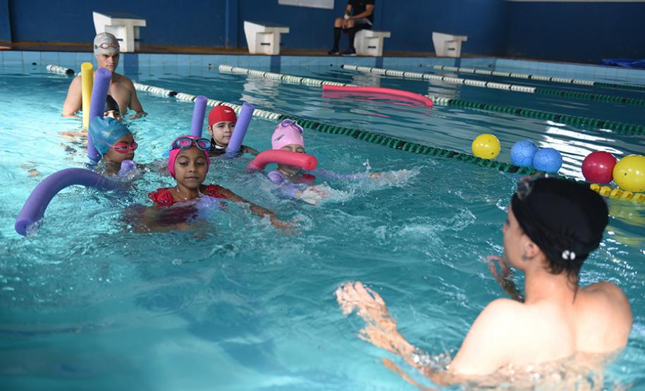 UENP oferta prática esportiva gratuita a mais de 500 crianças e adolescentes de Jacarezinho