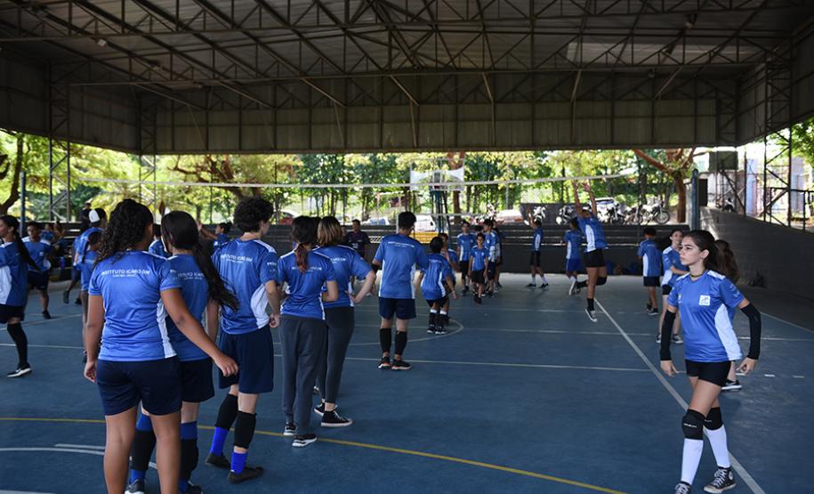 UENP oferta prática esportiva gratuita a mais de 500 crianças e adolescentes de Jacarezinho