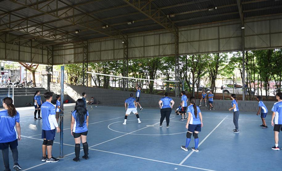 UENP oferta prática esportiva gratuita a mais de 500 crianças e adolescentes de Jacarezinho