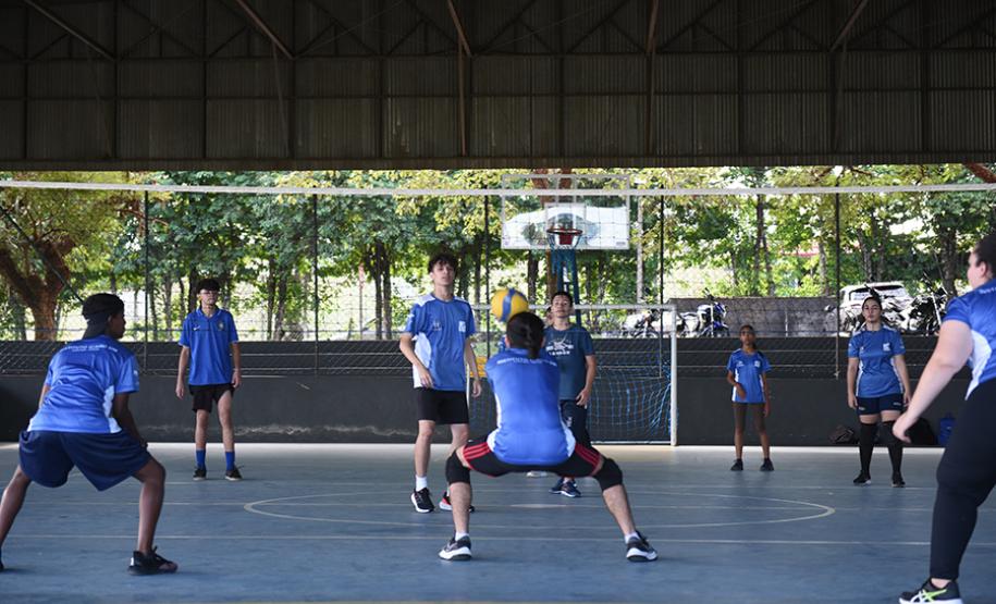 UENP oferta prática esportiva gratuita a mais de 500 crianças e adolescentes de Jacarezinho