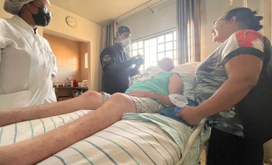 Projeto da UEL leva atendimento odontológico humanizado a pacientes acamados