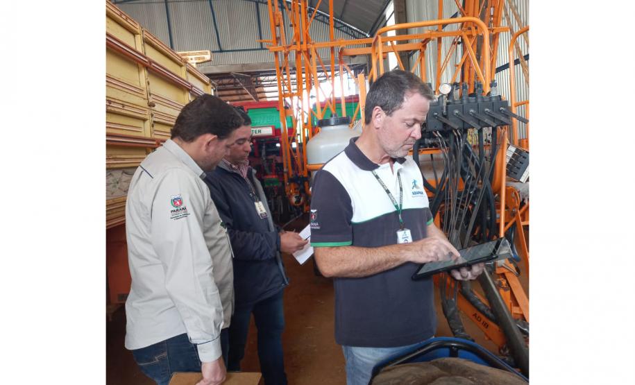 Adapar promove inspeção preventiva de pulverizadores agrícolas no Noroeste