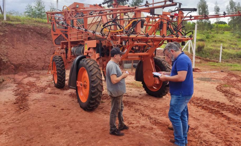 Adapar promove inspeção preventiva de pulverizadores agrícolas no Noroeste