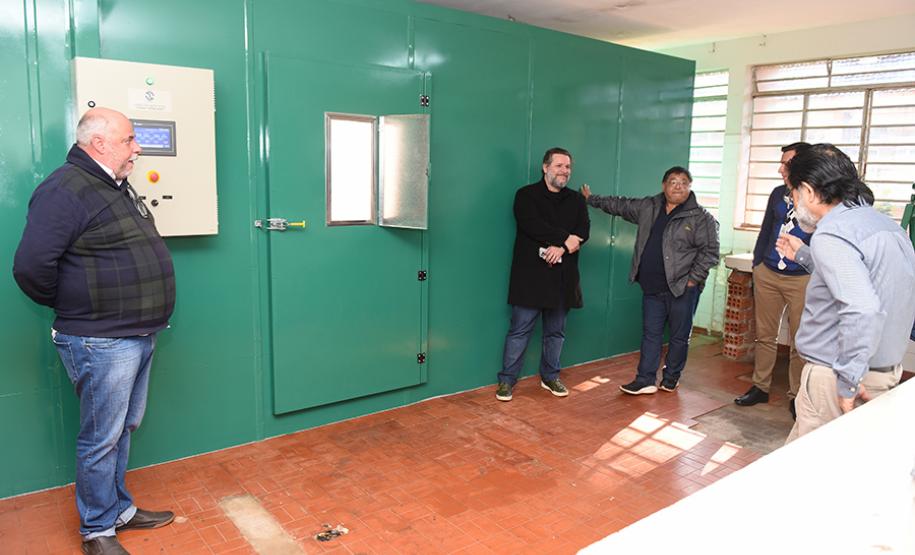 UENP instala equipamento de cultivo controlado de plantas para auxiliar em pesquisas