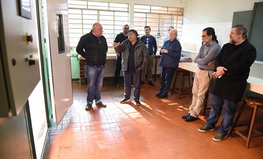 UENP instala equipamento de cultivo controlado de plantas para auxiliar em pesquisas