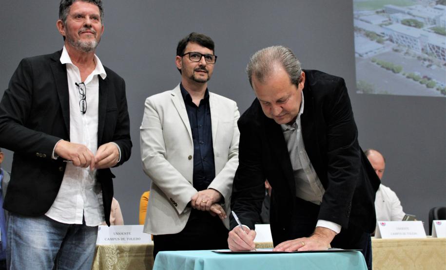 Governo inaugura espaços e repassa recursos para câmpus da Unioeste