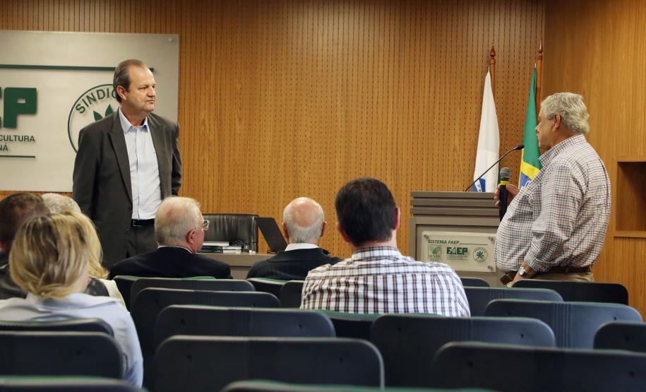 Rede AgroParaná lança livro com 35 pesquisas sobre conservação de solo e água