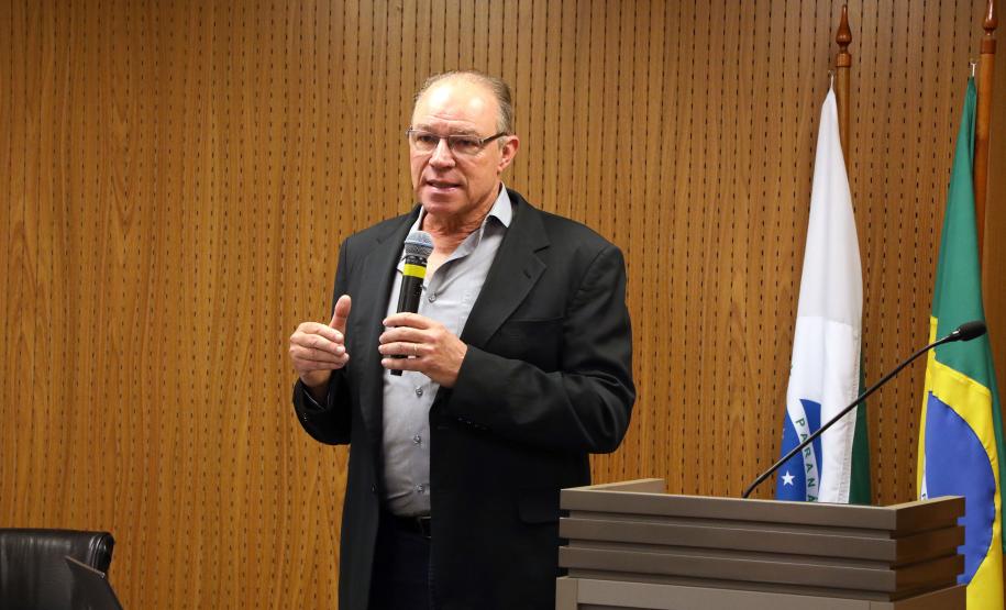 Rede AgroParaná lança livro com 35 pesquisas sobre conservação de solo e água