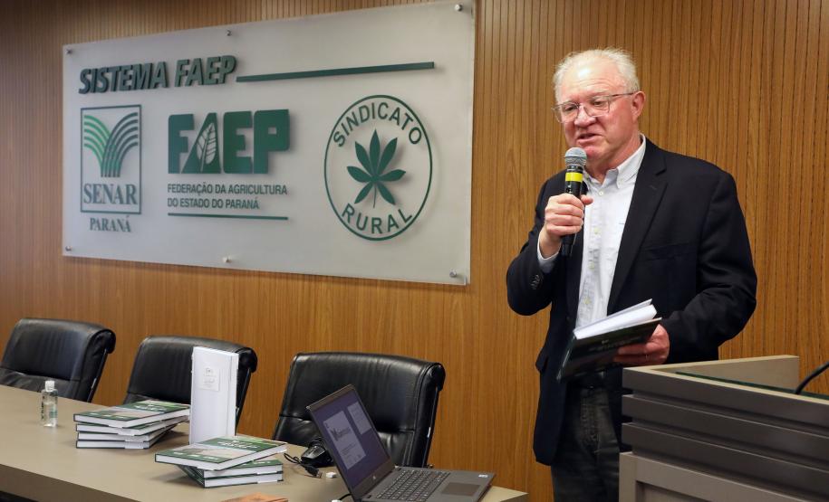 Rede AgroParaná lança livro com 35 pesquisas sobre conservação de solo e água