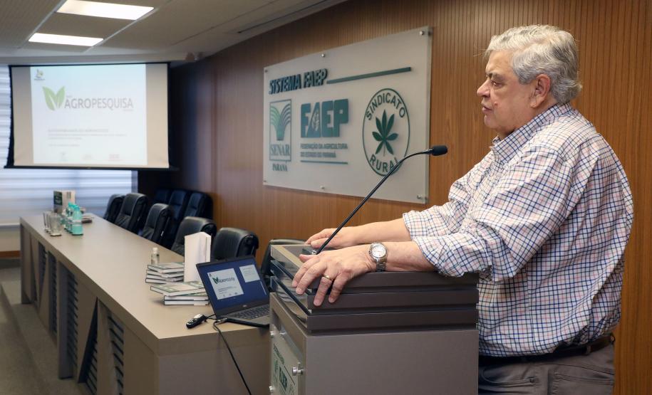 Rede AgroParaná lança livro com 35 pesquisas sobre conservação de solo e água