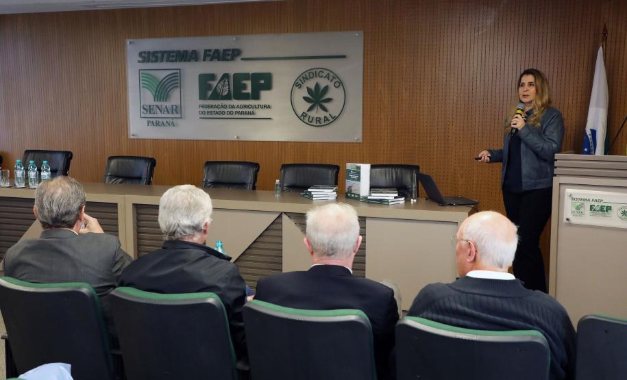 Rede AgroParaná lança livro com 35 pesquisas sobre conservação de solo e água