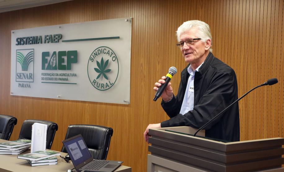 Rede AgroParaná lança livro com 35 pesquisas sobre conservação de solo e água