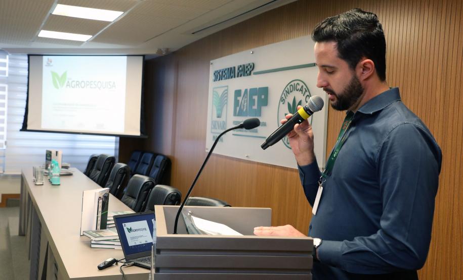 Rede AgroParaná lança livro com 35 pesquisas sobre conservação de solo e água