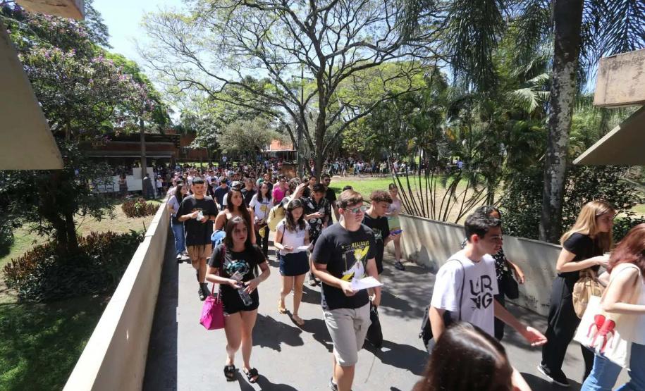 Vestibular 2024 da UEL tem 16 mil inscritos; Medicina é o curso mais disputado