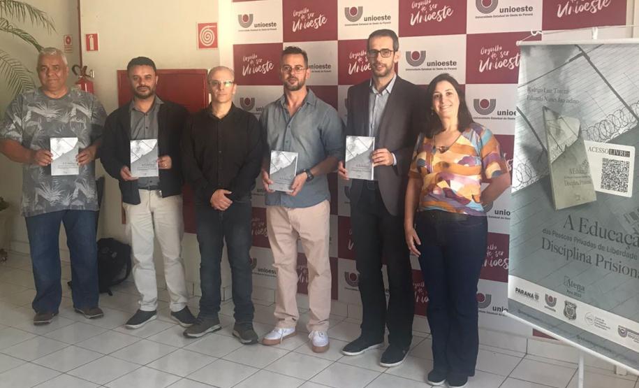 Policial penal explora importância da disciplina nas penitenciárias em livro