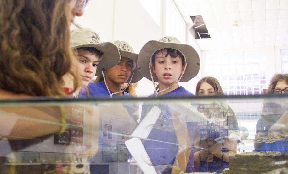 Museus da UEPG levaram cultura, história e ciência à Primavera dos Museus