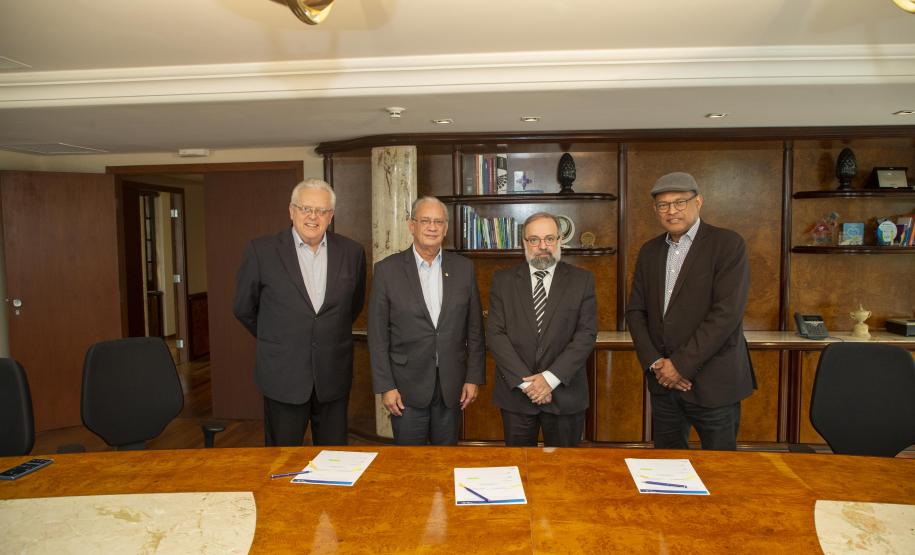 Estado e Fiep assinam acordo para fortalecer atuação de parques tecnológicos no Paraná