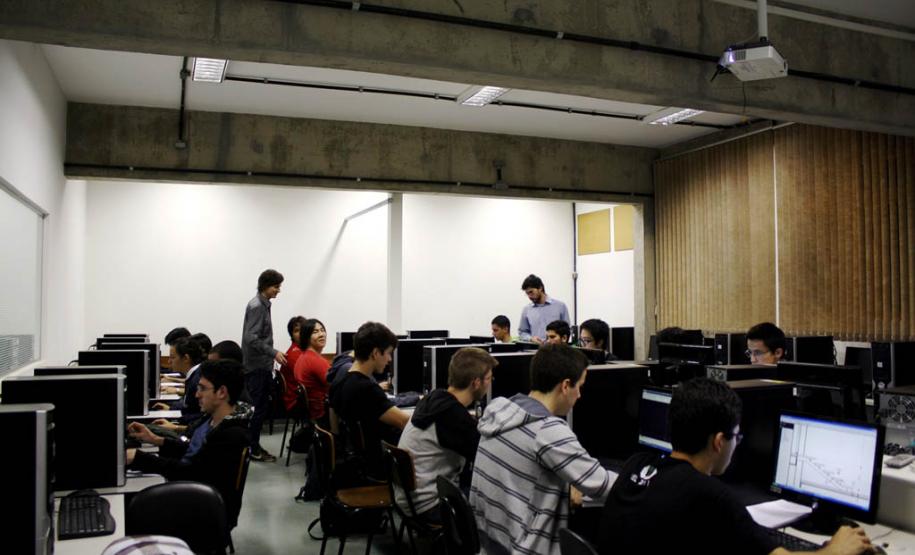 Governo do Estado investe R$ 2,1 milhões em equipamentos de informática da UEL